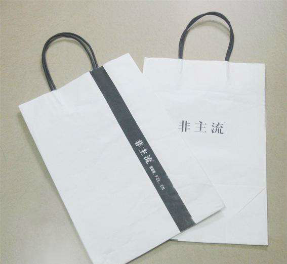 服裝手提紙袋制作過程中需要注意的事項(xiàng)